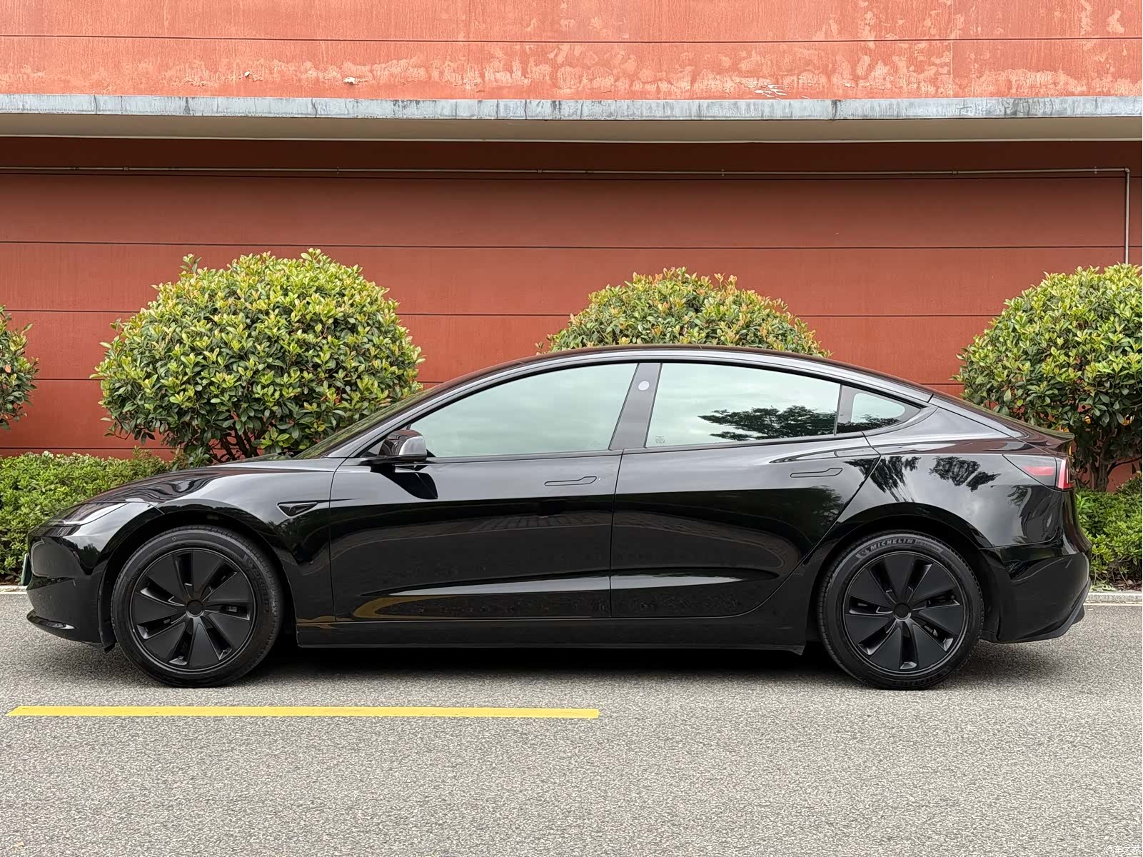 Tesla Model 3, 2025 13