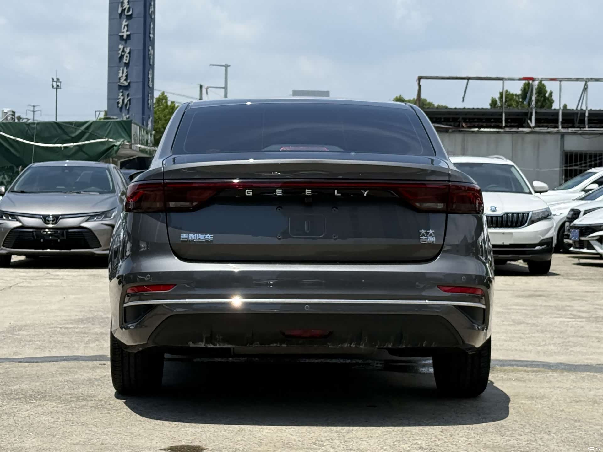 Geely Emgrand, 2023 8