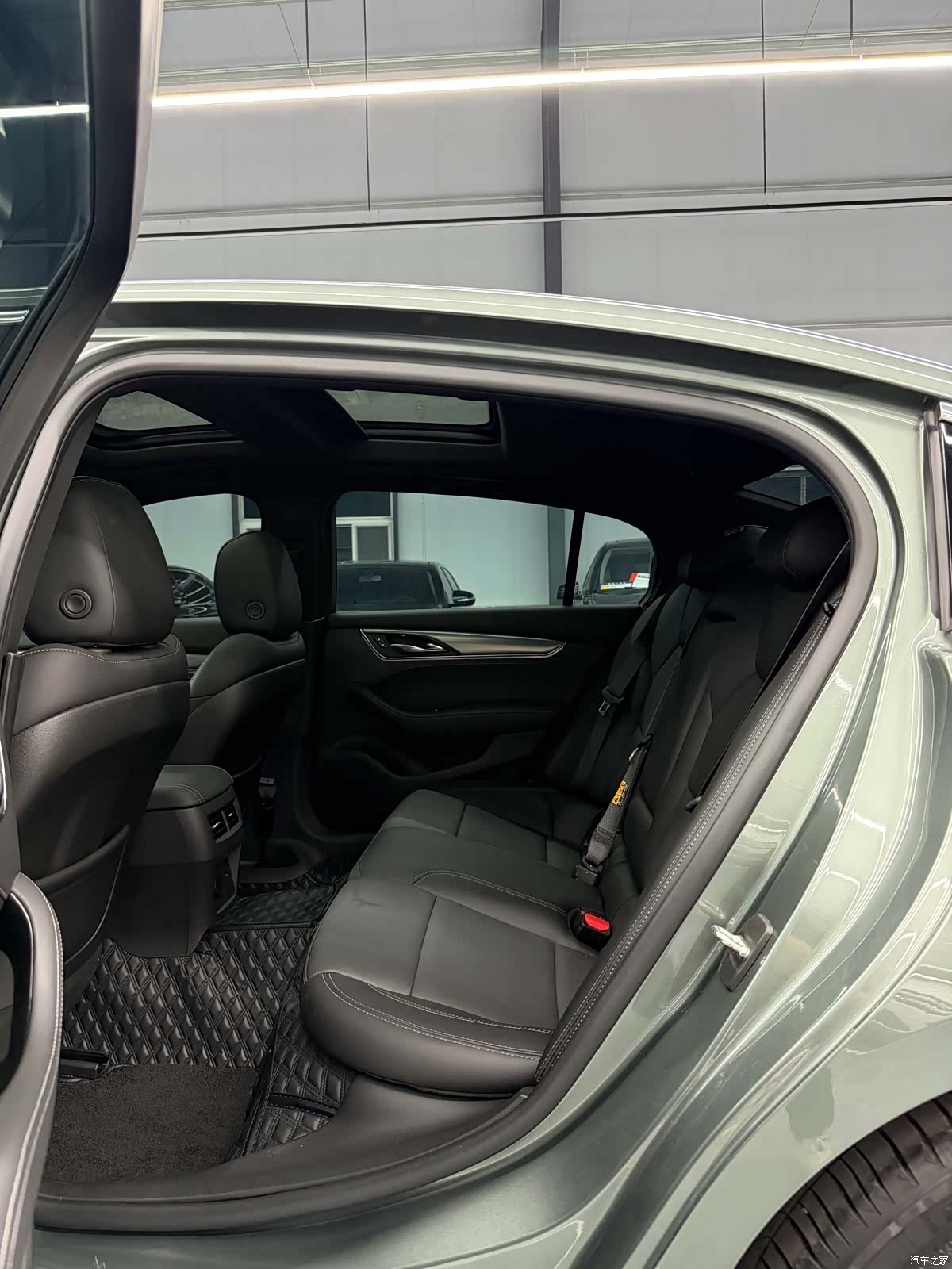 Cadillac CT5, 2022 все фото