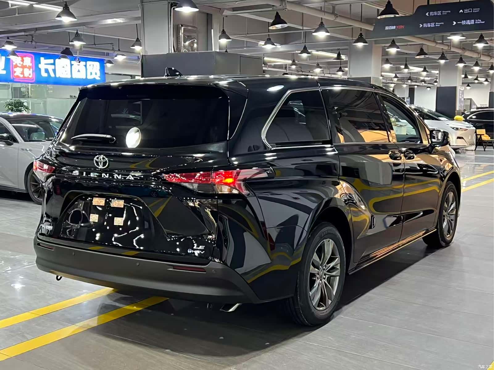 Toyota Sienna, 2026 4