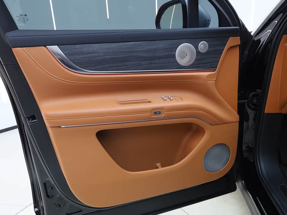 AITO Ask the world M9