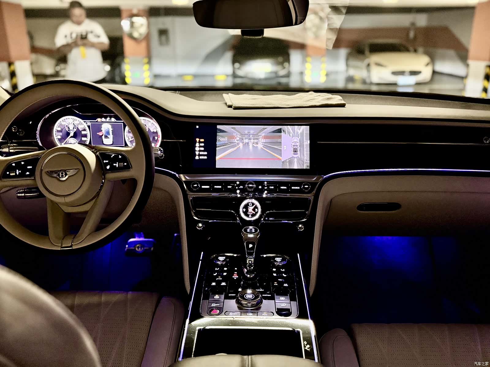 Bentley Flying Spur, 2023 16