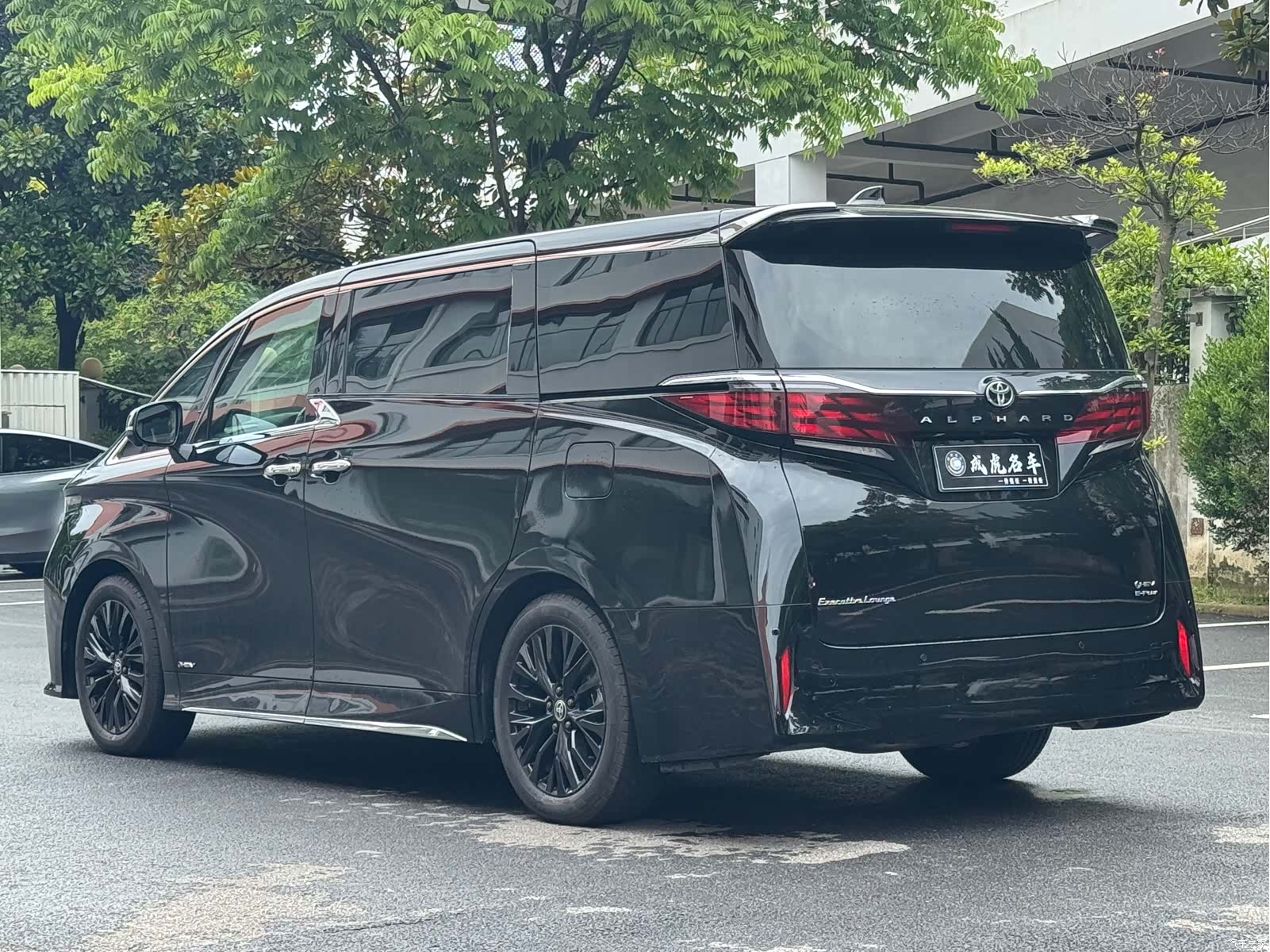 Toyota Alphard, 2023 4
