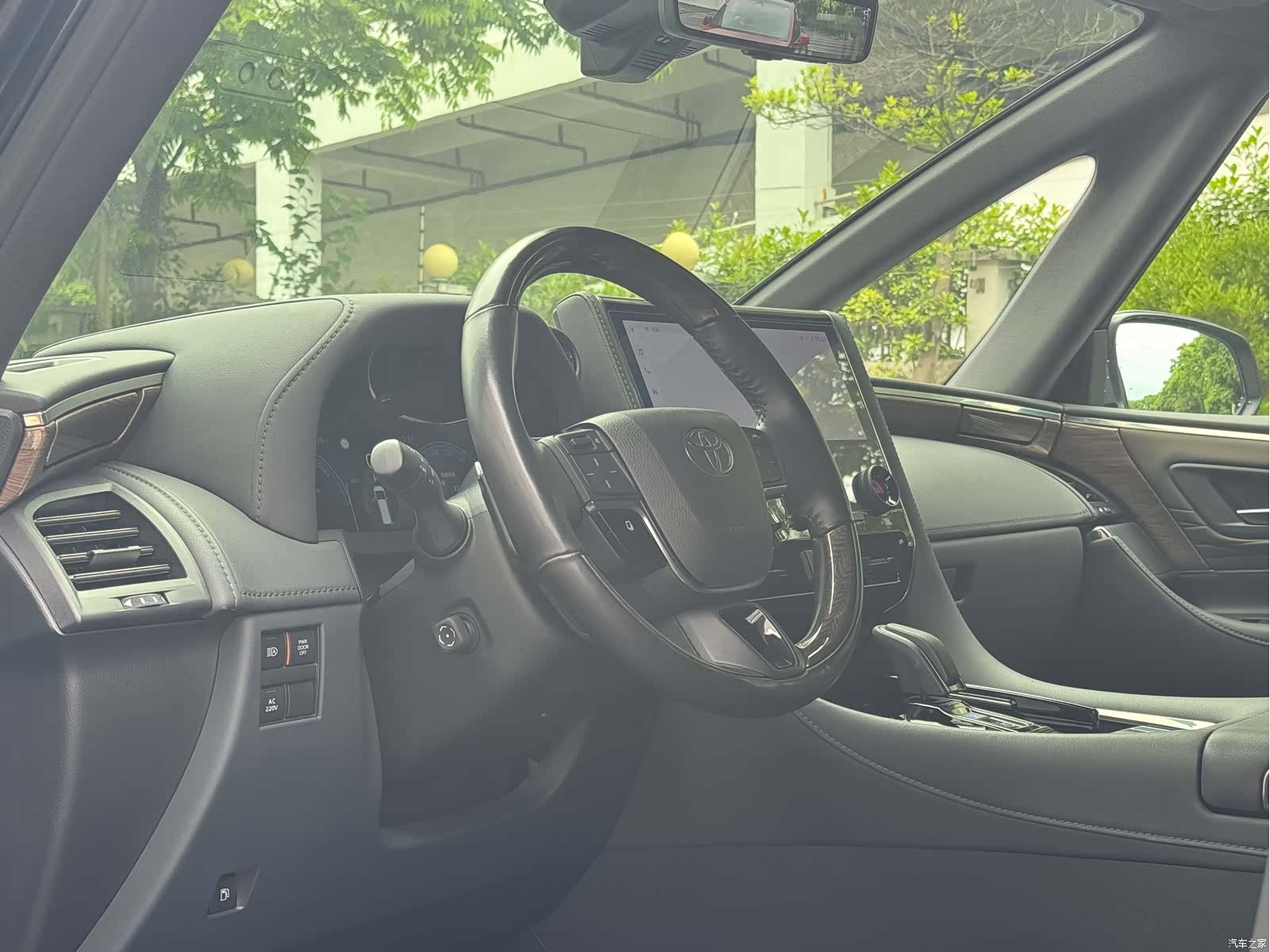 Toyota Alphard, 2023 6