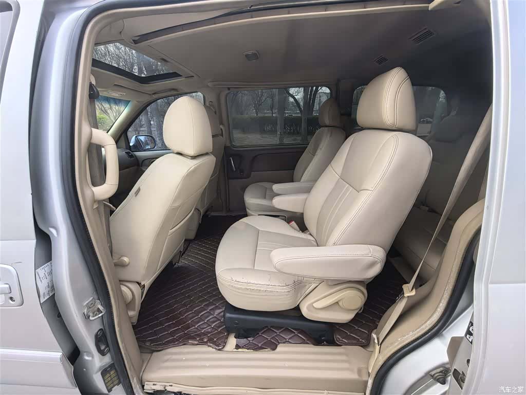 Buick GL8, 2011 8