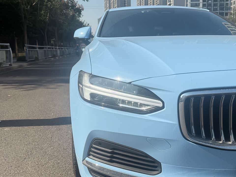 Volvo S90