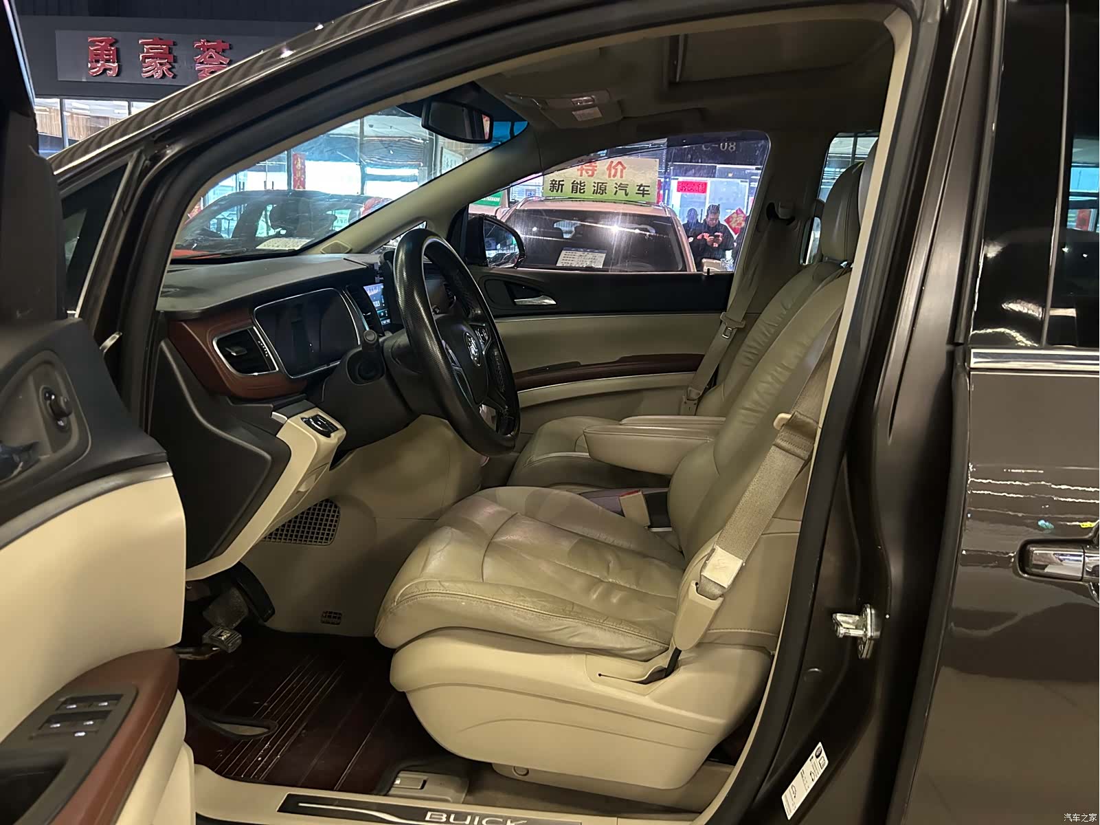 Buick GL8, 2017 4
