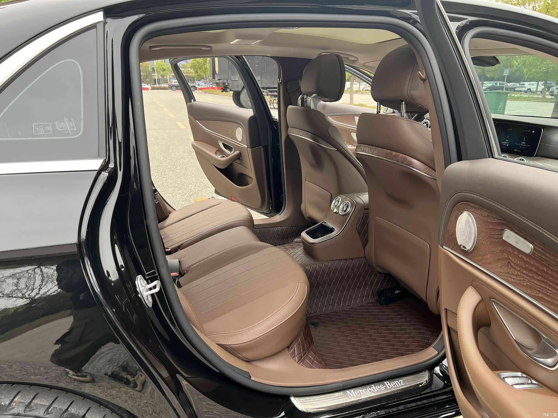 Mercedes-Benz E-Class, 2023 14