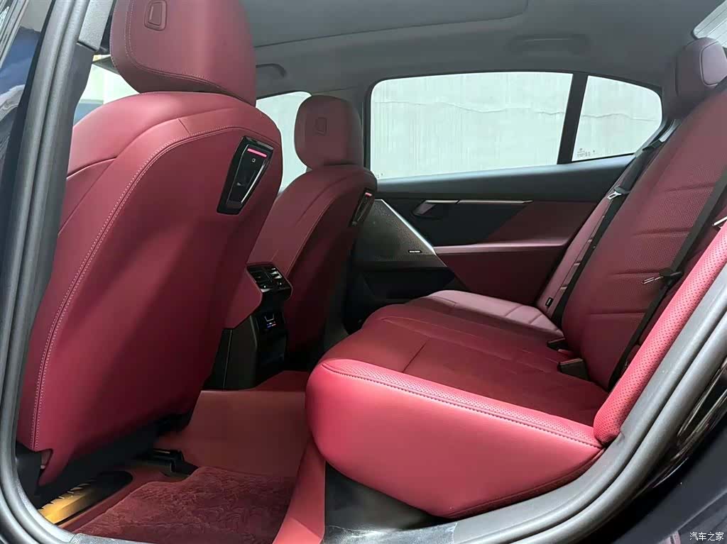 BMW 5 Series, 2025 10