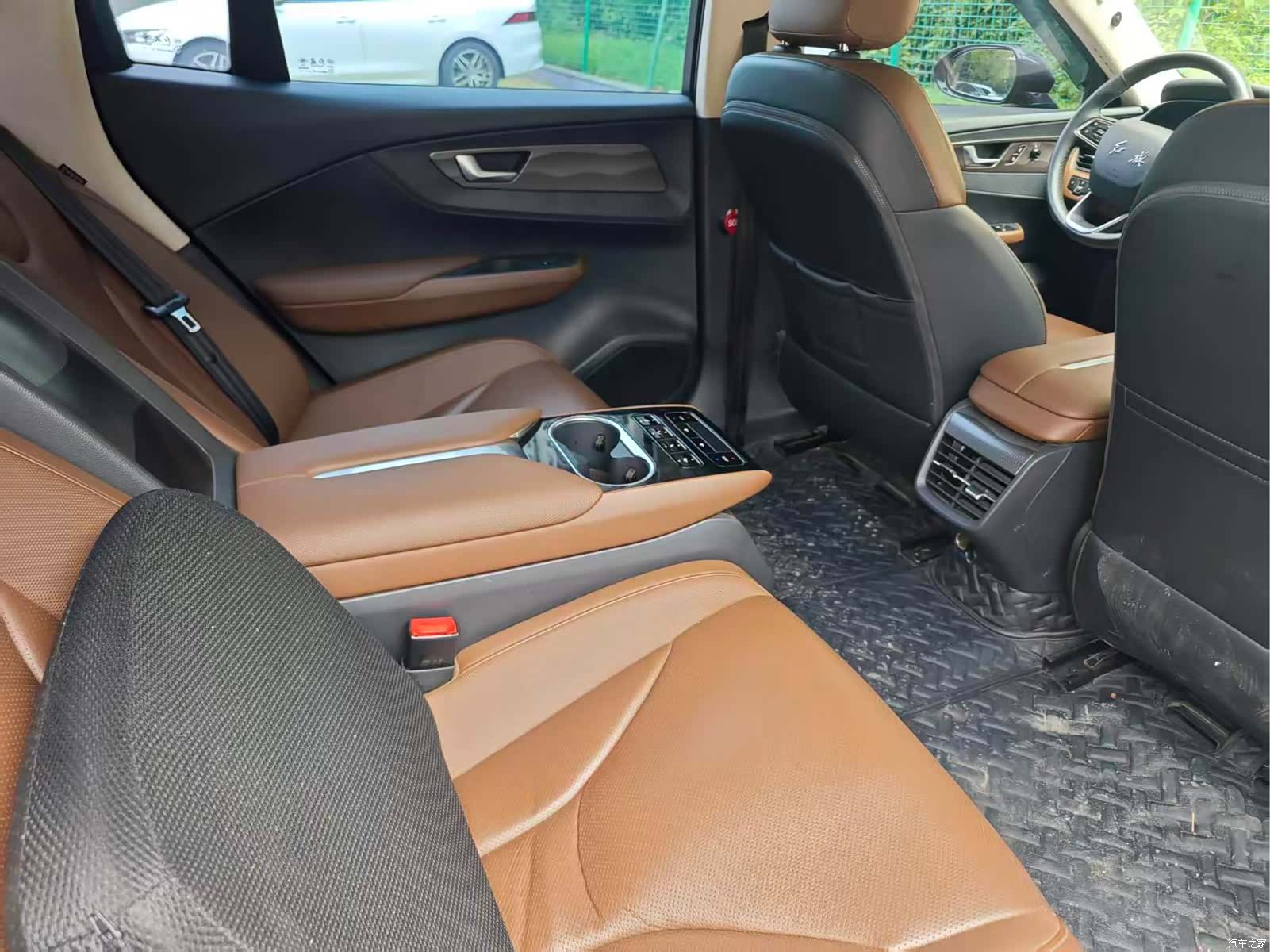 Hongqi QM5, 2021 10