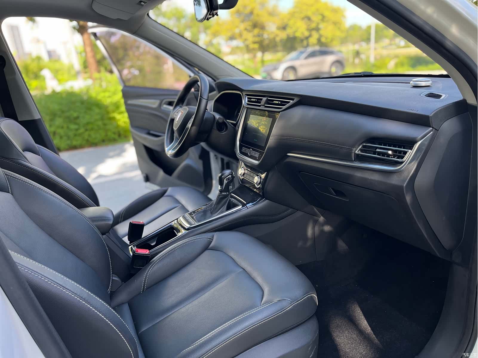 Roewe RX3, 2019 16