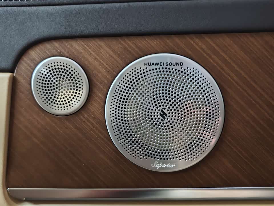 AITO Ask the world M9