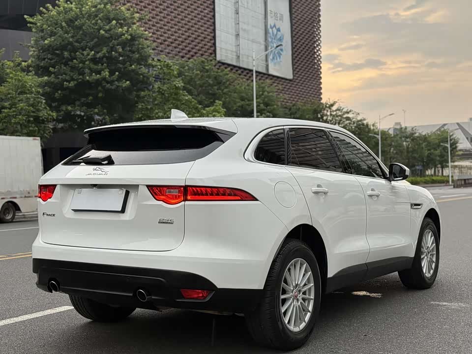 Jaguar F-PACE Jaguar F-PACE