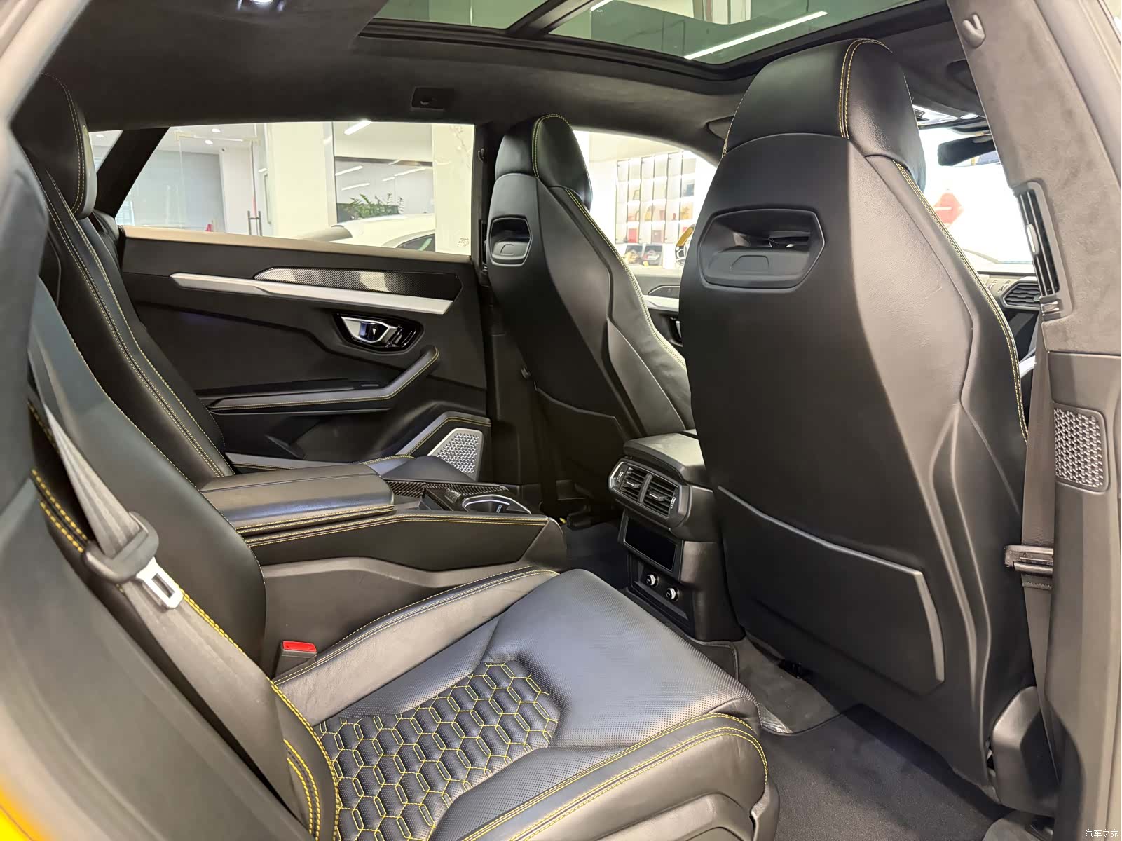 Lamborghini Urus, 2019 9