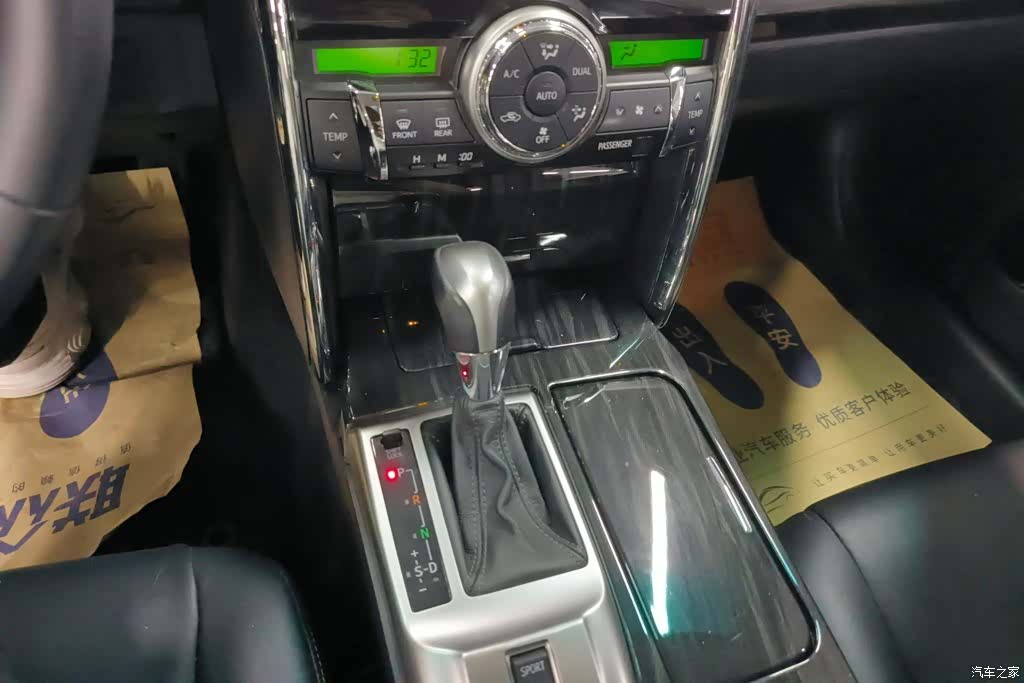 Toyota 2.5V, 2013 16