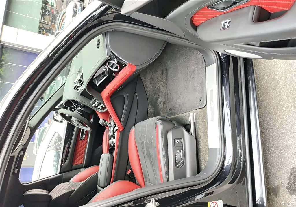 Bentley Bentayga, 2022 6