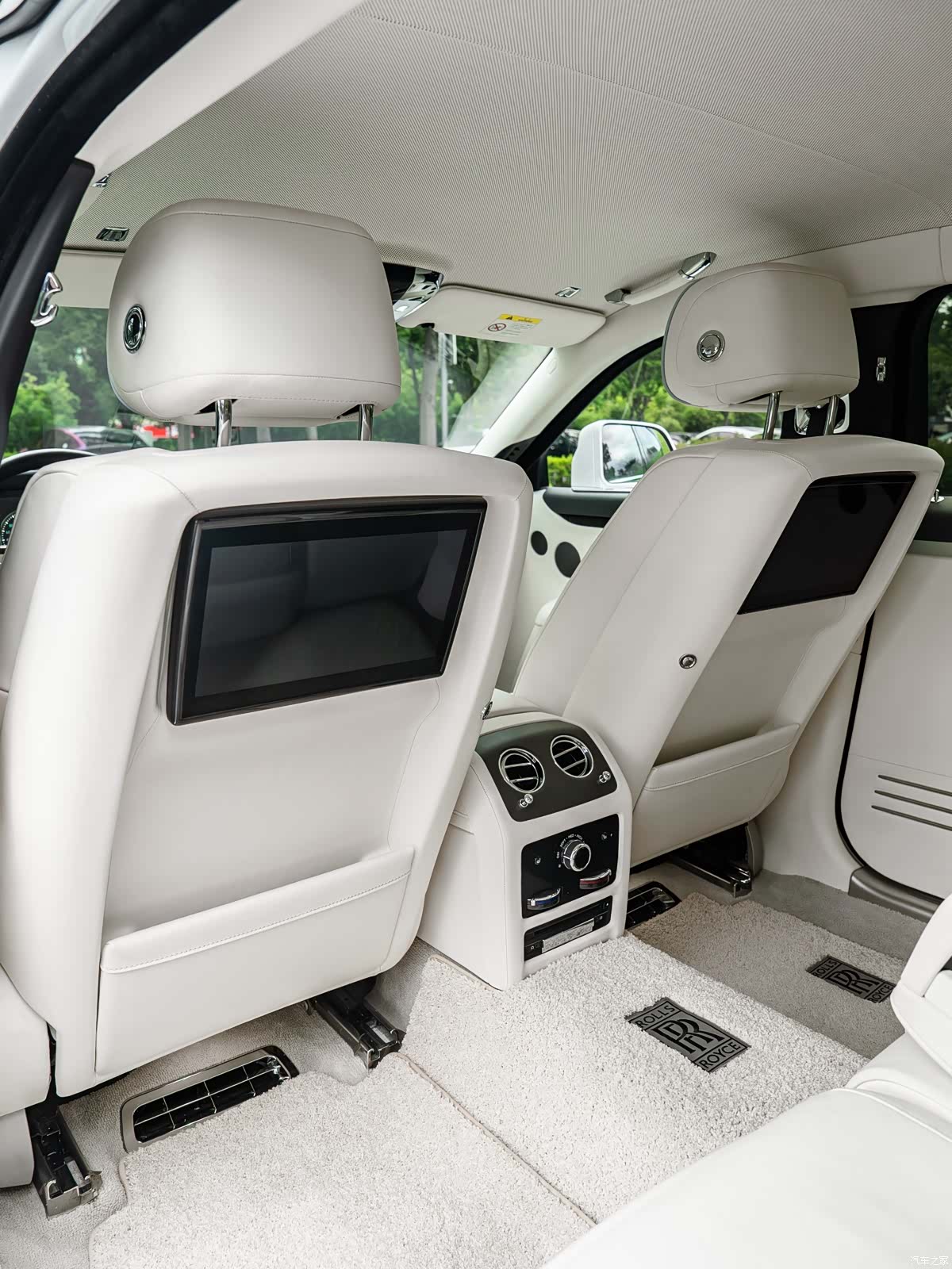 Rolls-Royce Ghost, 2022 14