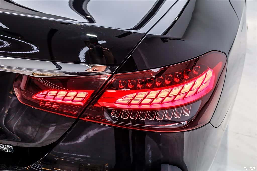 Mercedes-Benz E-Class, 2023 10