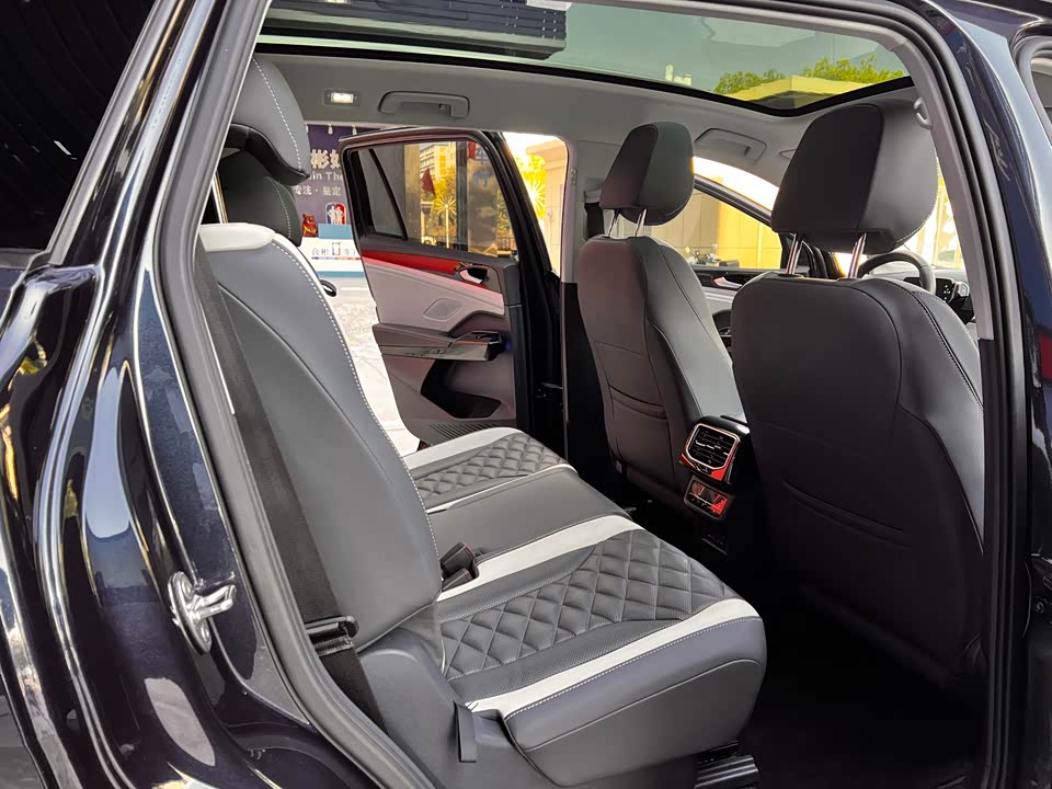 Volkswagen ID.6 CROZZ