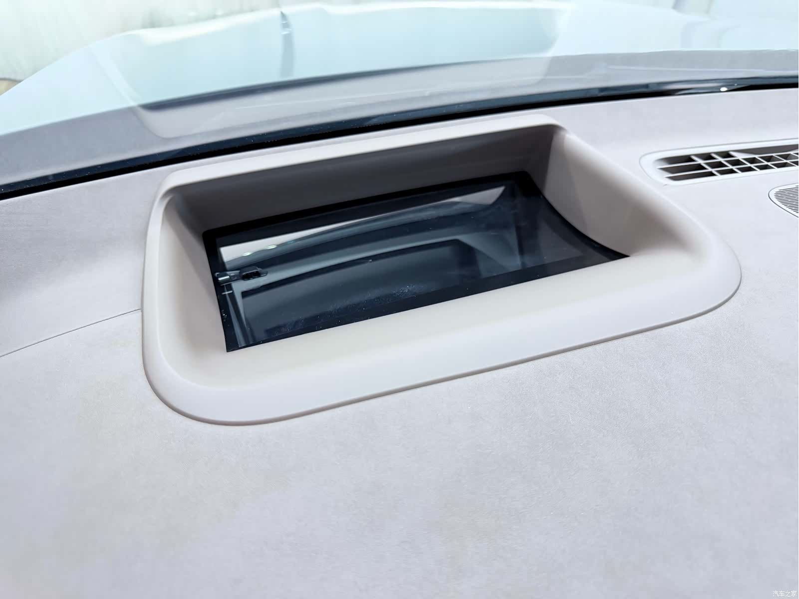 Mercedes-Benz EQE, 2023 15