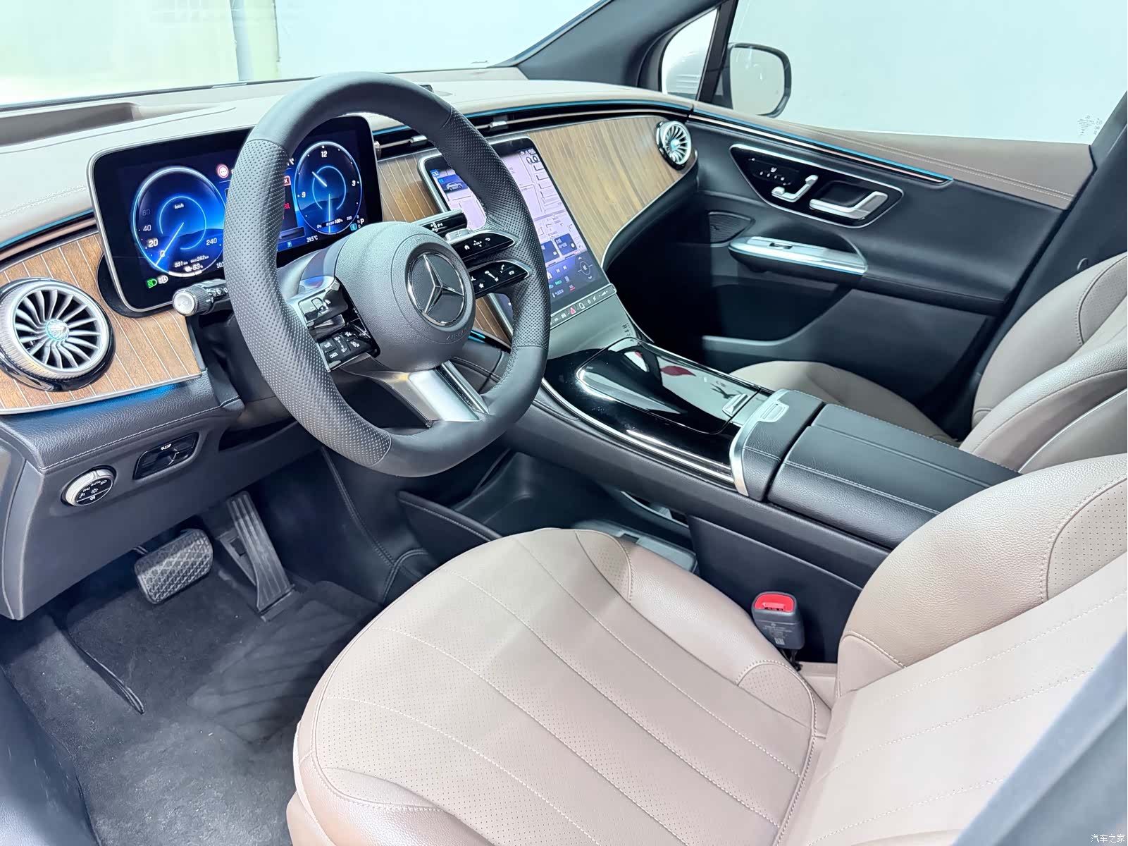 Mercedes-Benz EQE, 2023 18