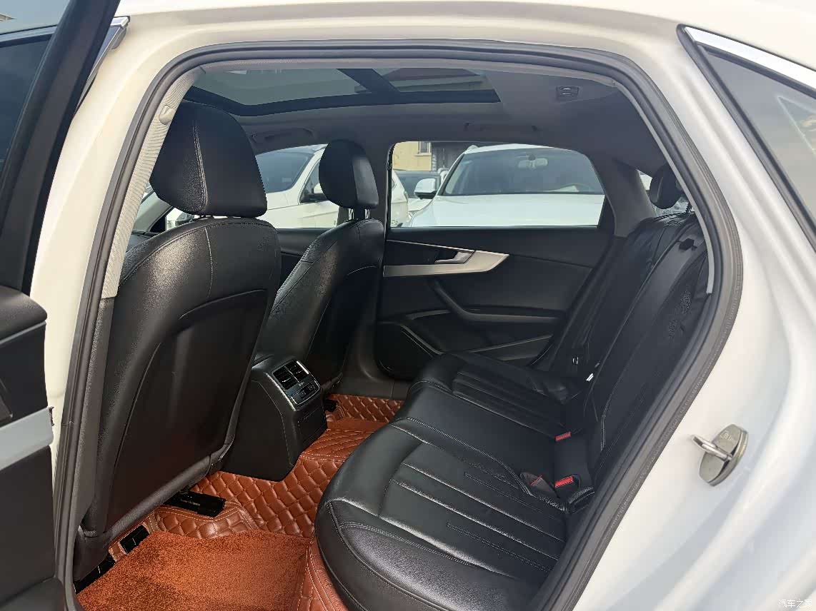Audi A4L, 2018 все фото