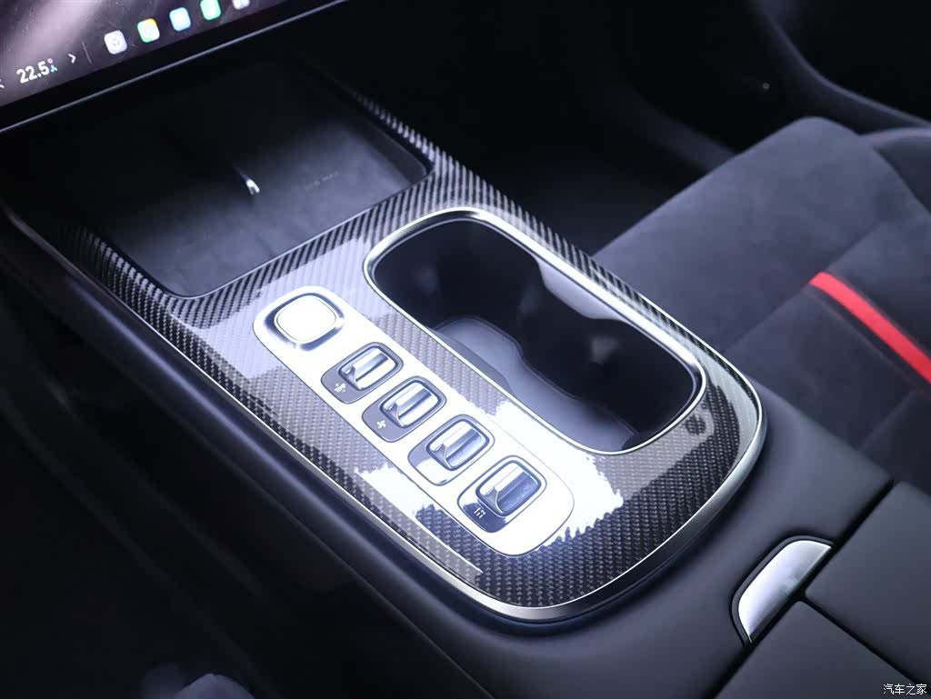 Xiaomi SU7, 2025 12