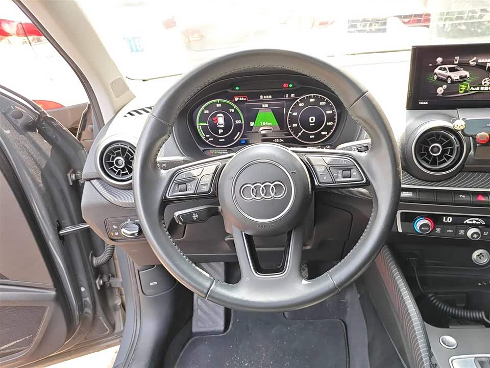 Audi Q2L Audi Q2L