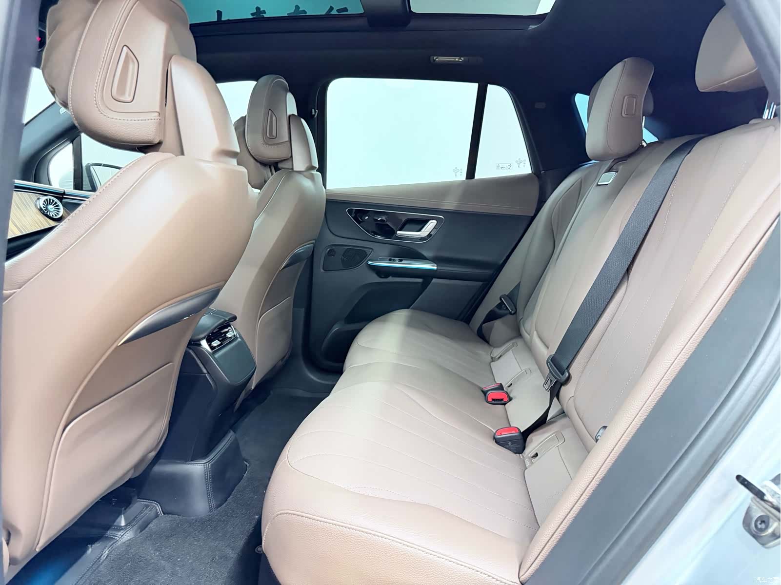 Mercedes-Benz EQE, 2023 12
