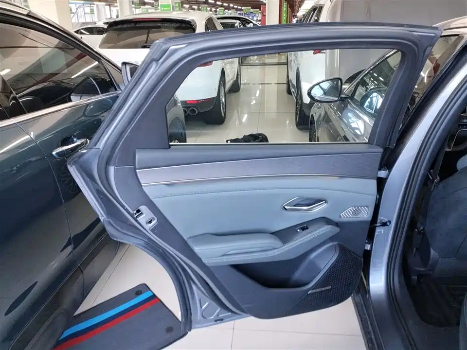 BYD Qin L BYD Qin L