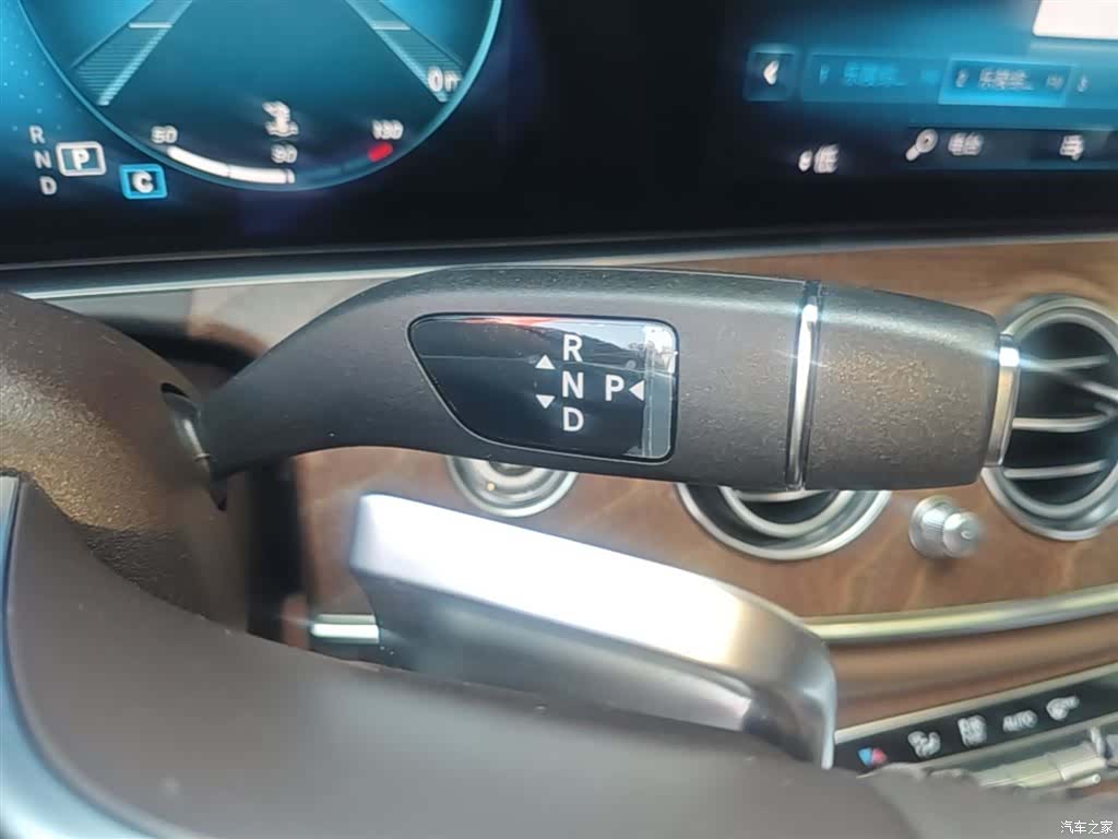 Mercedes-Benz E-Class, 2023 14