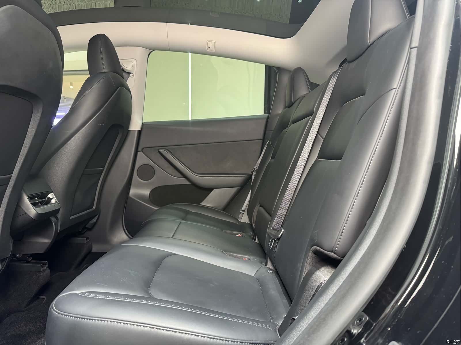 Tesla Model Y, 2022 17