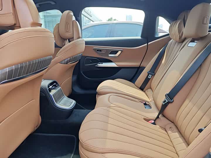 Mercedes-Benz E-Class, 2024 года фото 9