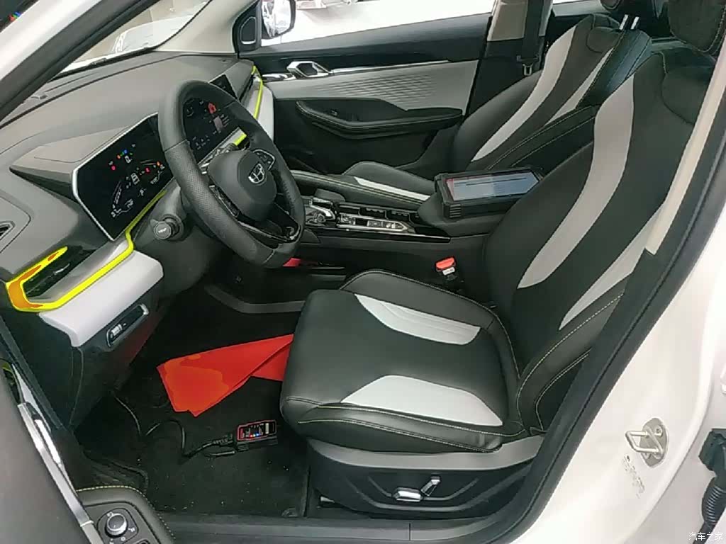 Geely Coolray, 2024 15
