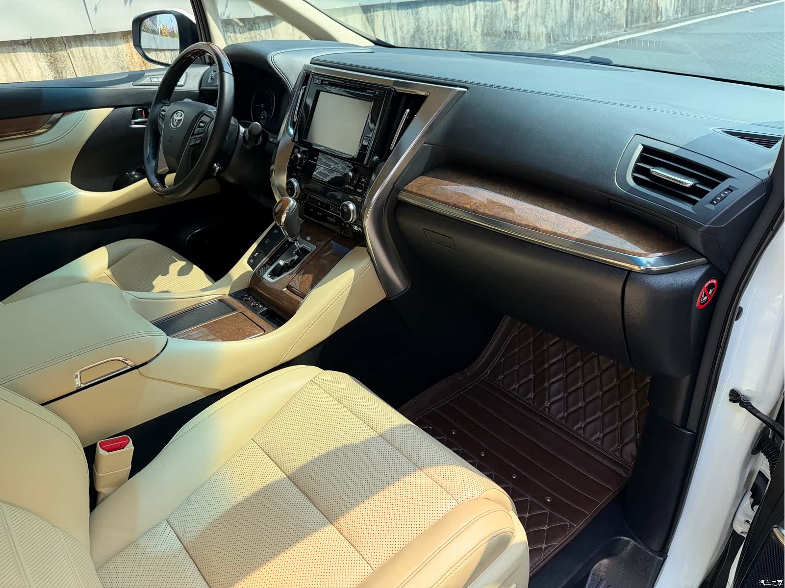 Toyota Alphard, 2017 25