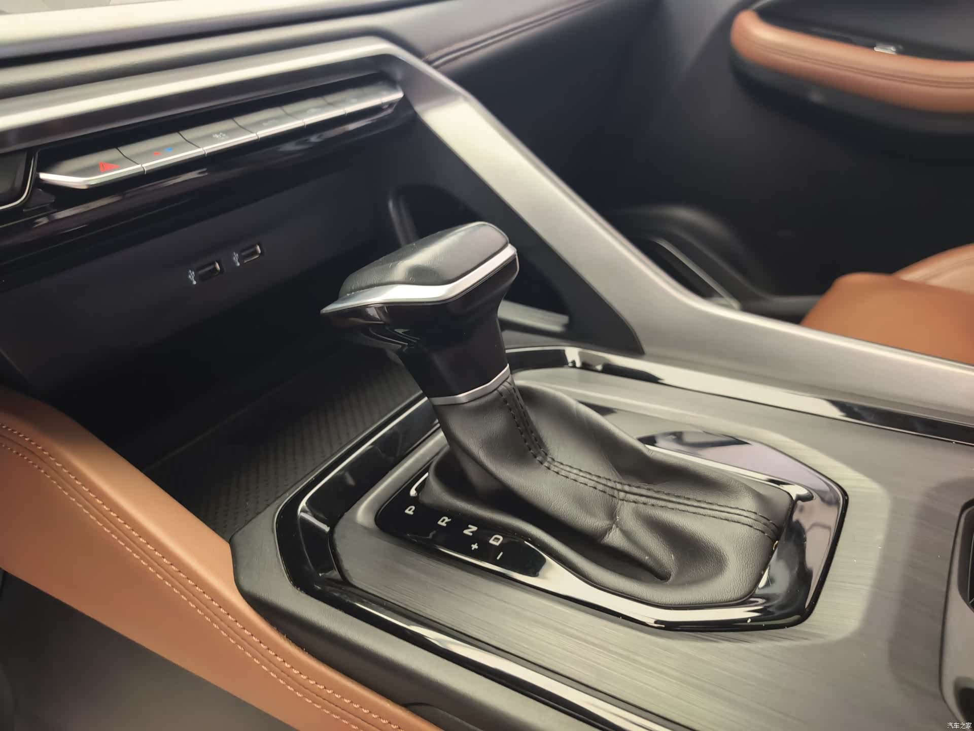 Geely X6, 2022 7