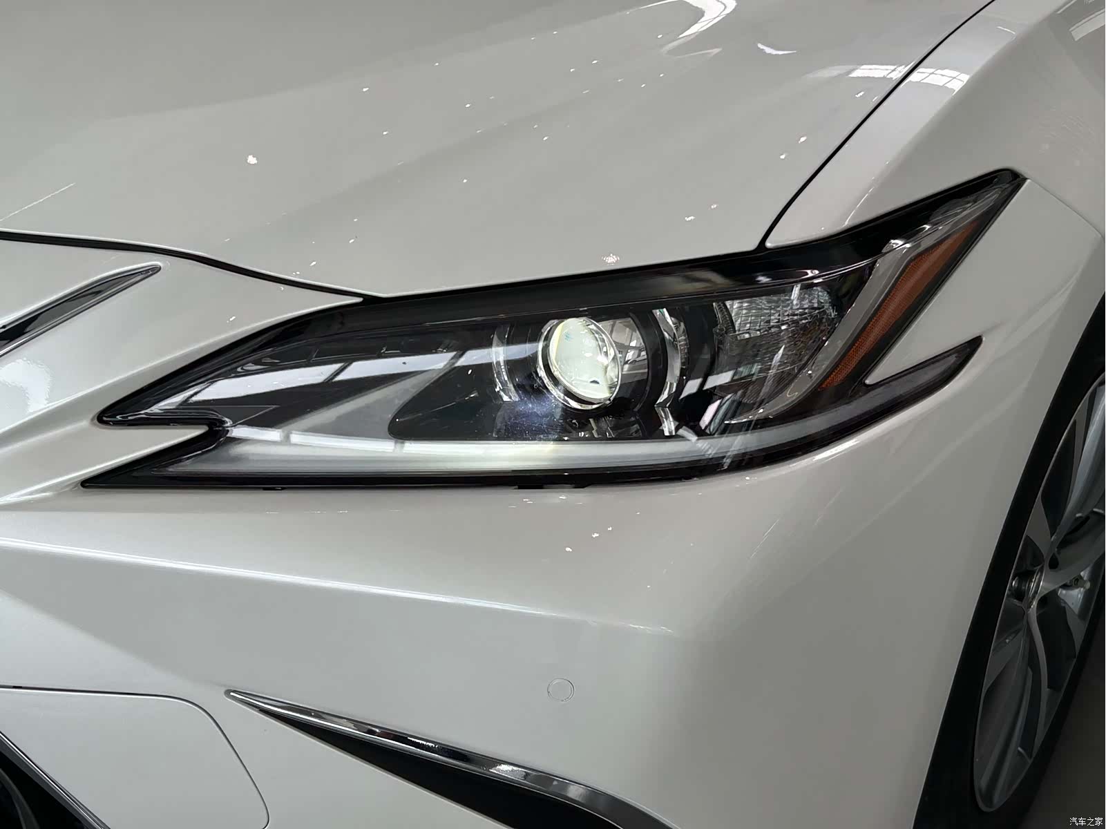 Lexus ES, 2019 17