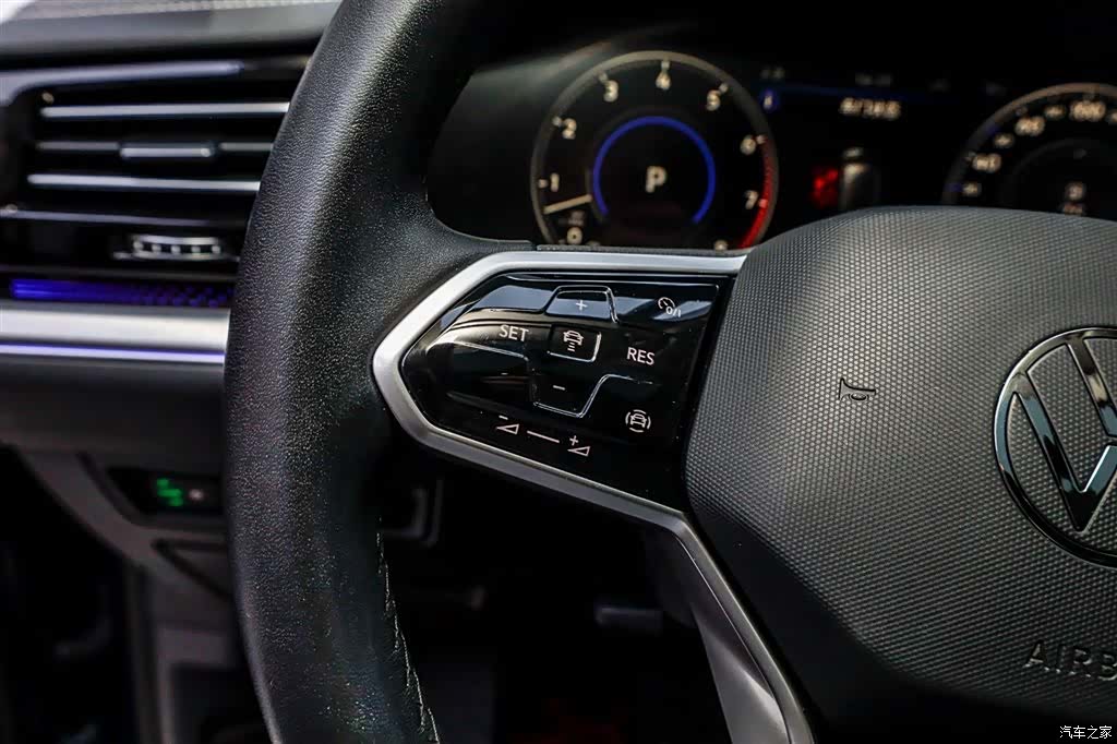 Volkswagen Touareg, 2023 17