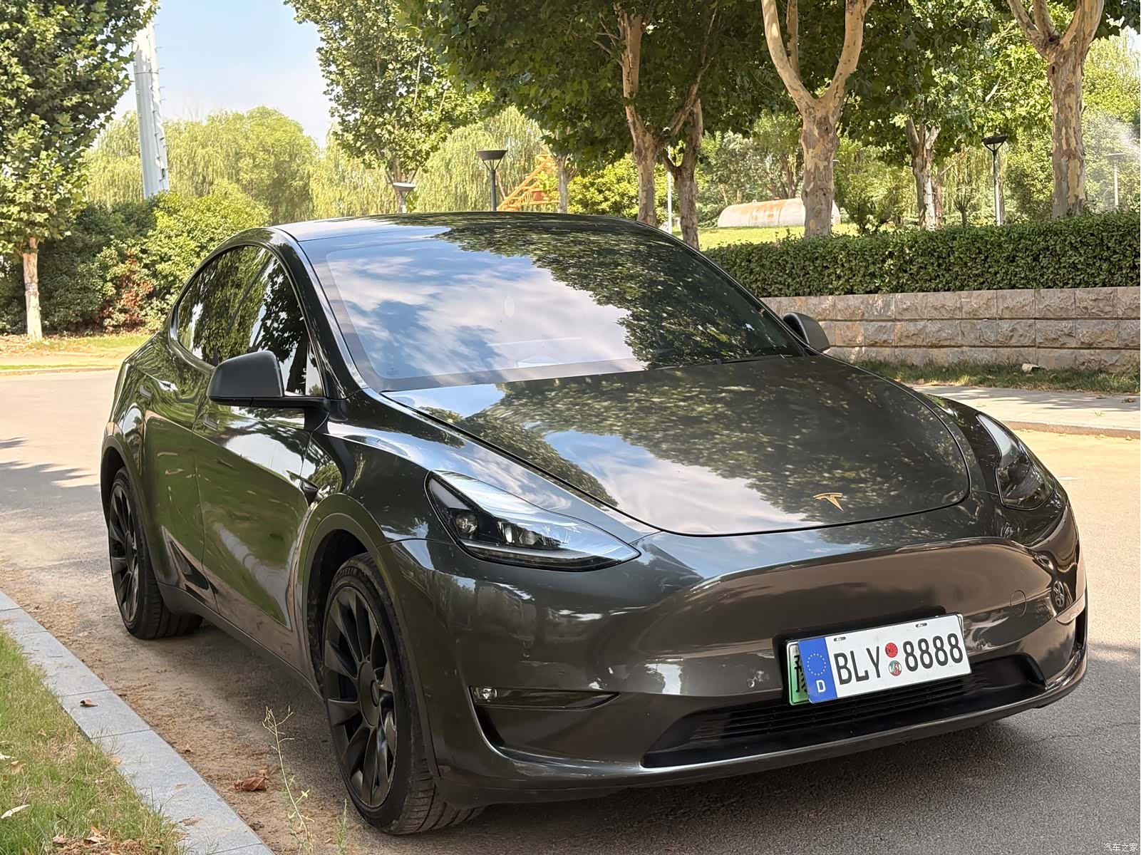 Tesla Model Y, 2021 1