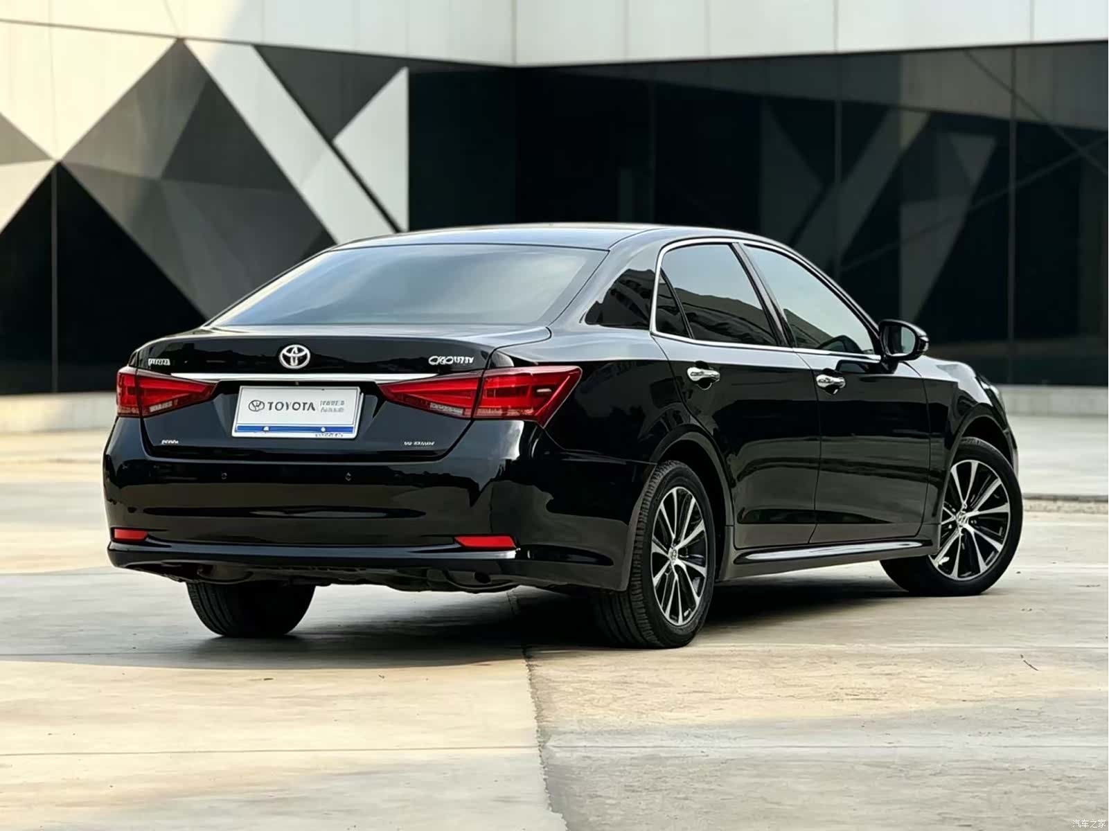 Toyota Crown, 2016 2