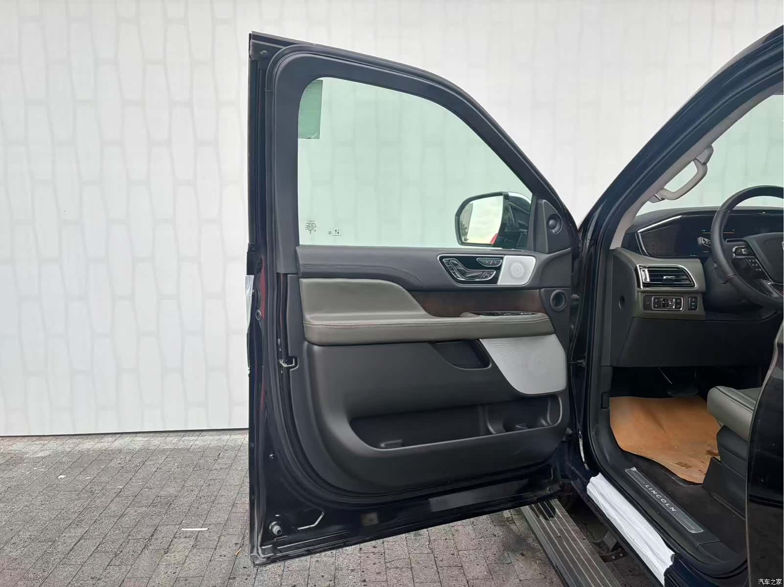 Lincoln Navigator, 2026 10