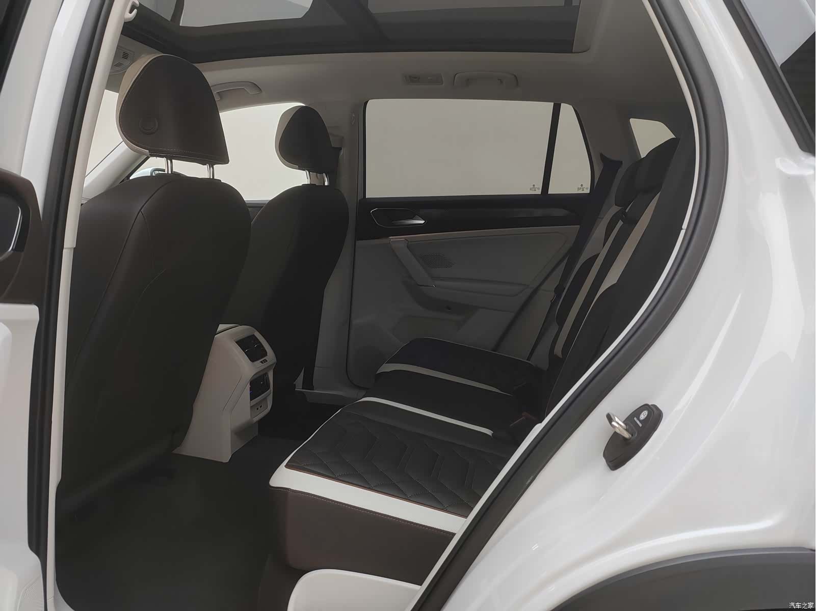 Volkswagen Tayron, 2023 10