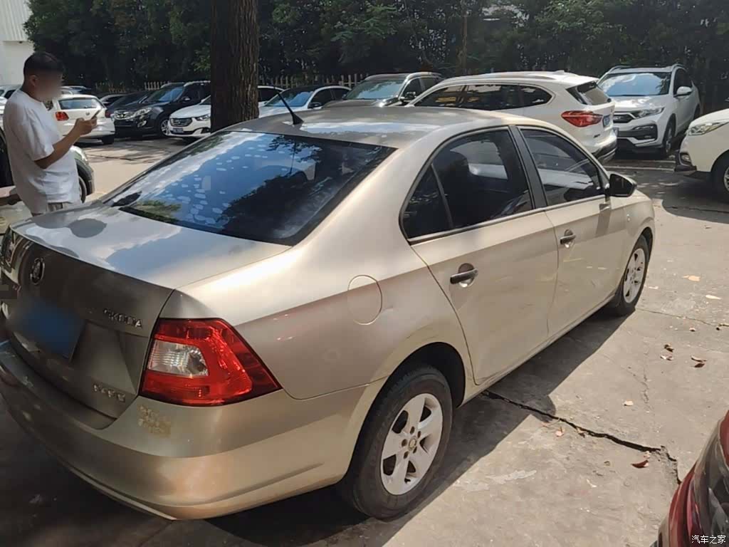 Skoda Rapid, 2015 7