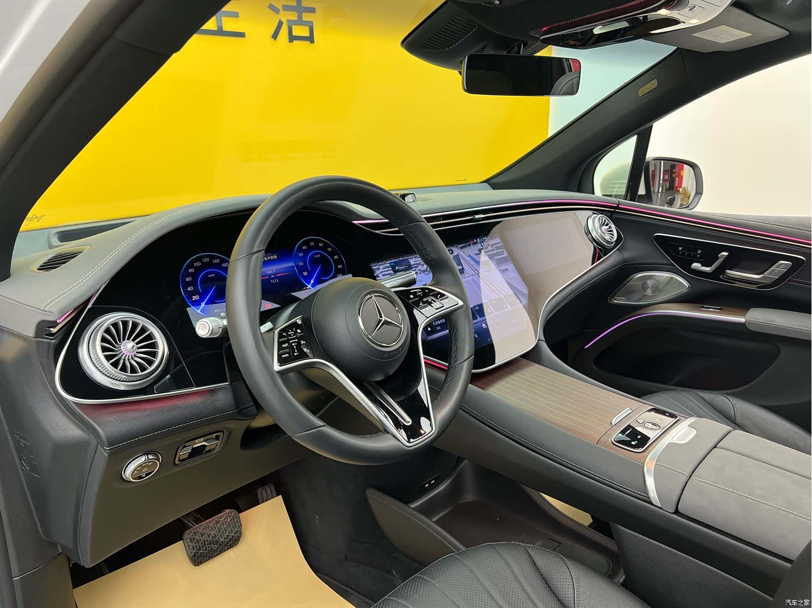 Mercedes-Benz EQS, 2025 6