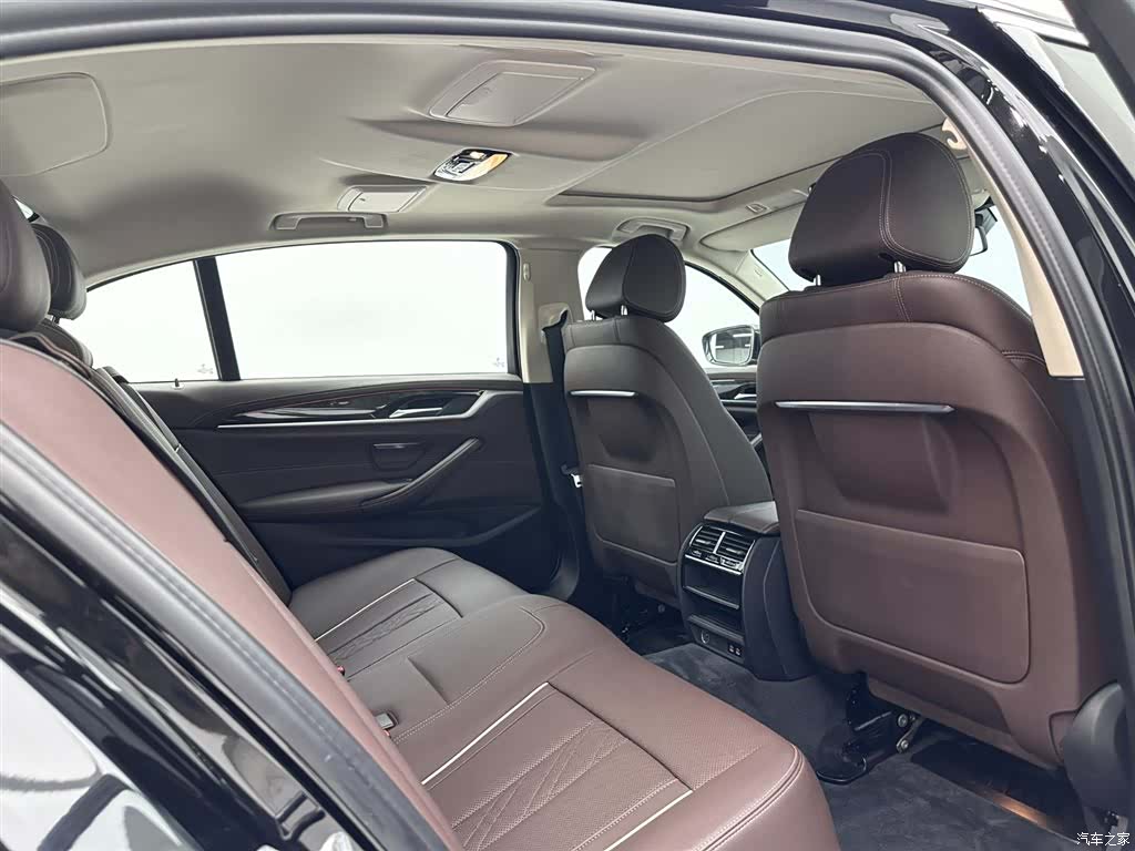 BMW 5 Series, 2022 22