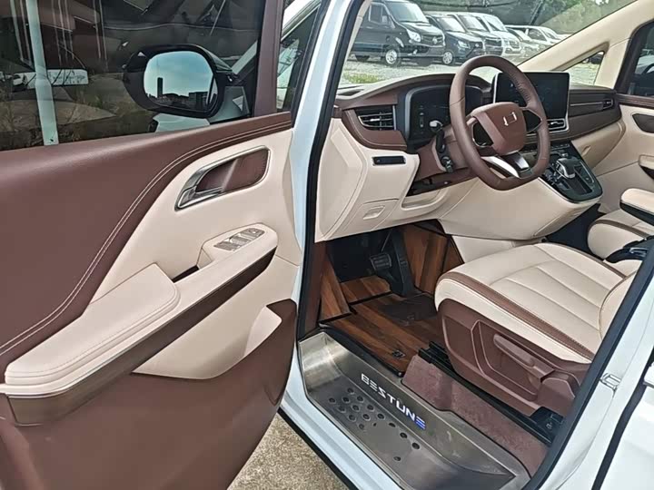 Bestune M9 2023 2.0T zun xiang xing