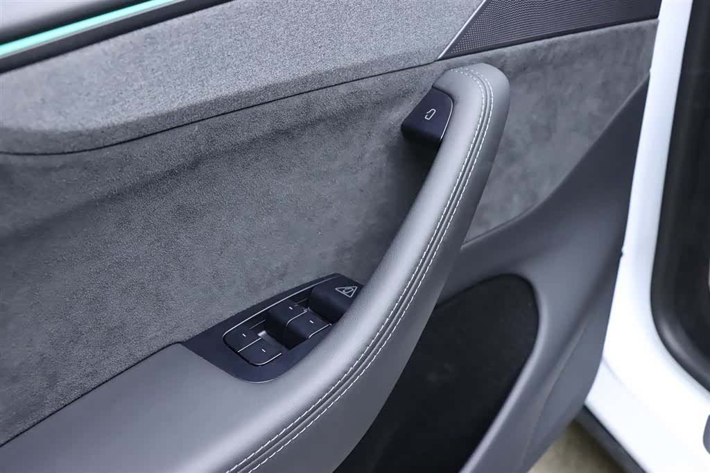 Tesla Model Y, 2025 11