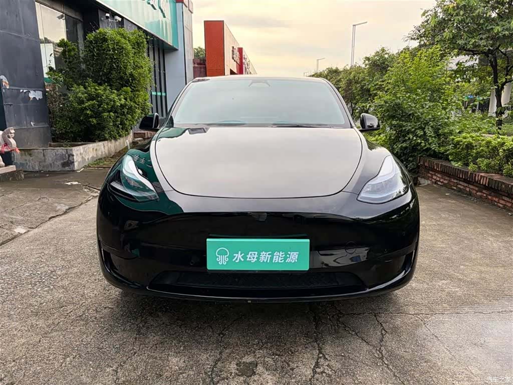 Tesla Model Y, 2023 2