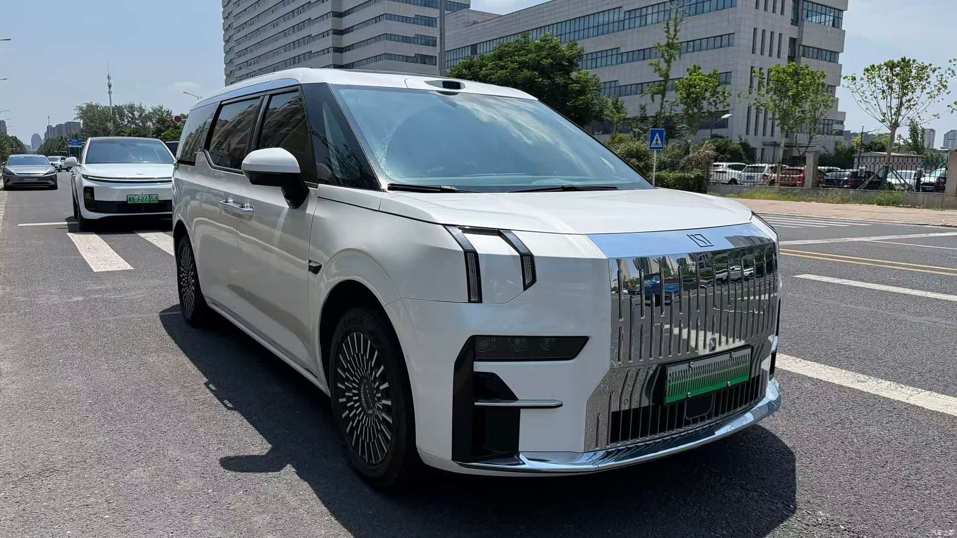Zeekr 009, 2025 3