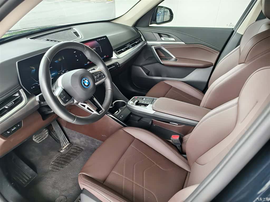 BMW iX1, 2025 10
